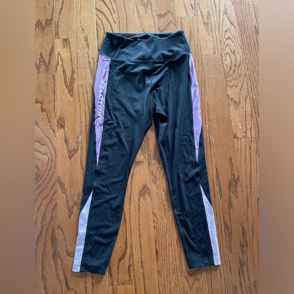 Peloton Cropped Workout Leggings. Purple/Black size M